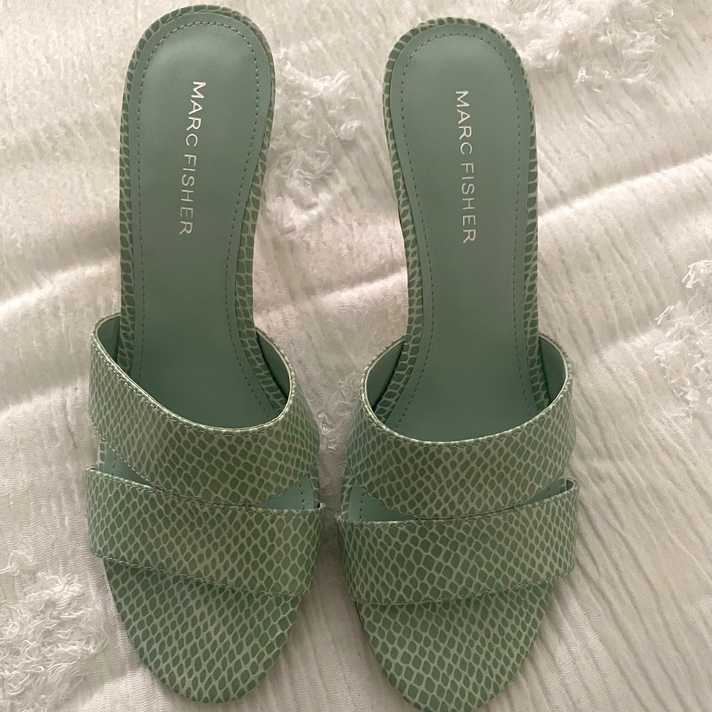 Marc Fisher kitten heel